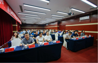 青科大魯中研究院成功舉辦“新材料、綠色化工轉(zhuǎn)型升級(jí)與產(chǎn)業(yè)化應(yīng)用”高級(jí)研修班，助力區(qū)域產(chǎn)業(yè)創(chuàng)新發(fā)展